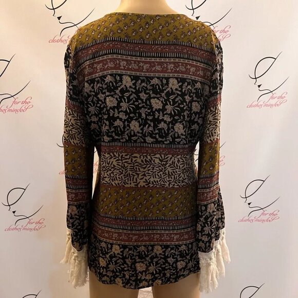 Entro. Size Small. Tassel Fringe. Lace. V-neck. Rayon Pullover. BOHO. B51 - Picture 3 of 5